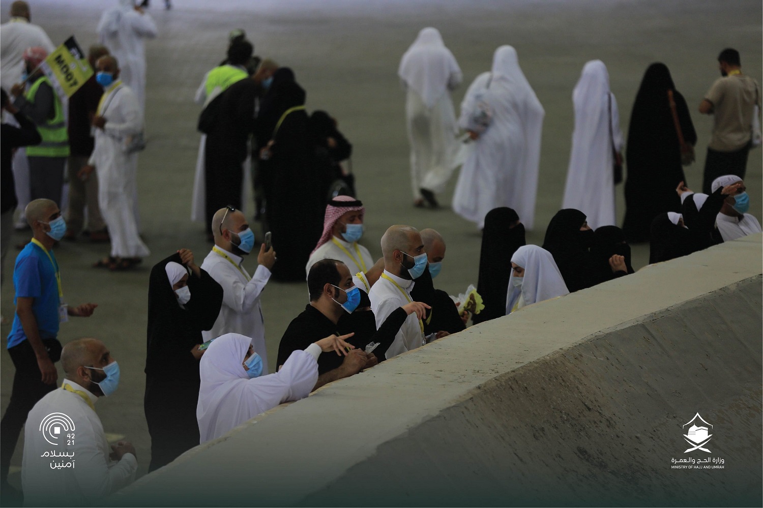 Hajj pilgrims perform devil stoning